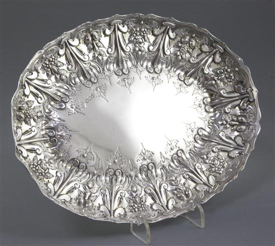 A Victorian silver oval strawberry dish, Length: 10”/256mm Width:7 ¼”/186mm Weight: 11.2oz/318grms